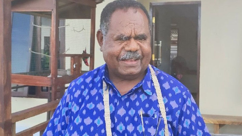 Bupati Elisa Kambu Pemuda Pertahankan Ukiran Asmat