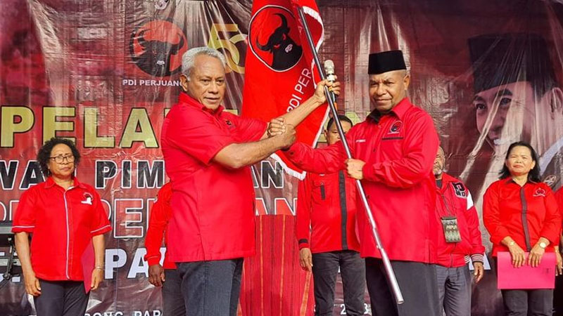 Eks Pangdam XVIII Kasuari Dilantik Jadi Ketua DPD PDI-P Papua Barat Daya