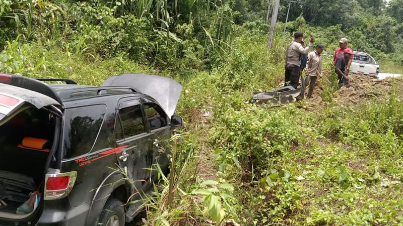 Mobil yang Ditumpangi Sespri Pj Gubernur Papua Barat Daya Kecelakaan di Sorong Selatan